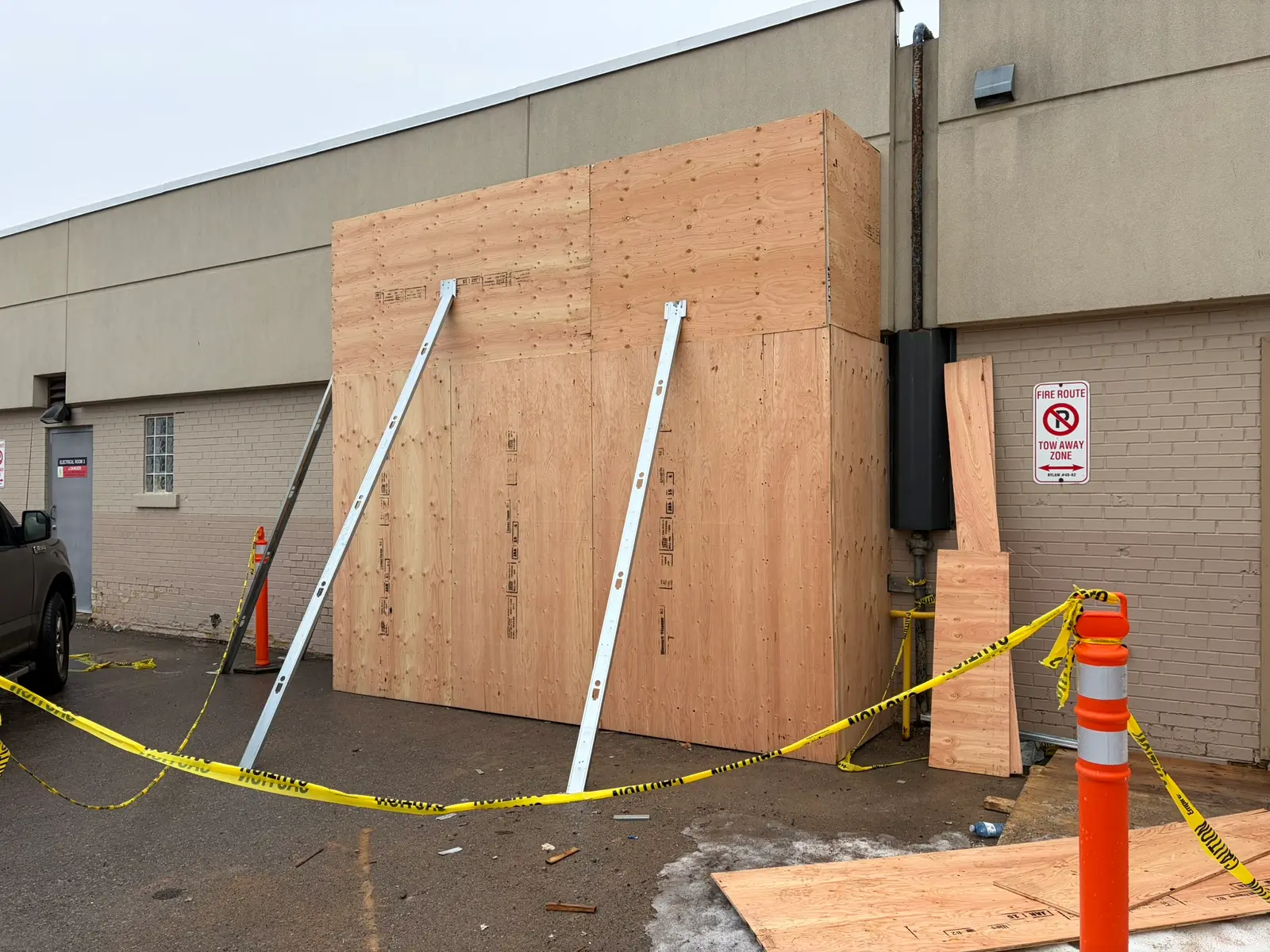 Engineered hoarding and containment protecting an occupied corridor during interior work